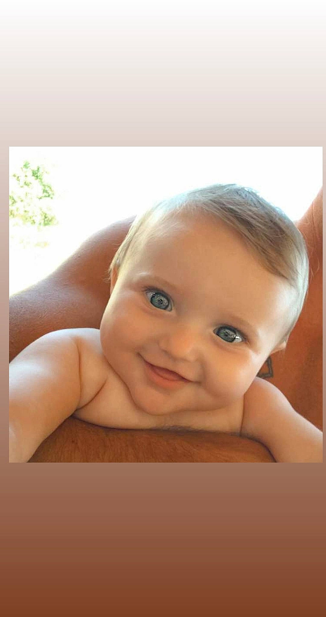 Ghjulia a rejoint le concours — aidez-le/la à gagner de superbes lots ! baby, beauty, blond, cheek, child, chin, close_up, eye, face, forehead, head, joy, lip, neck, nose, person, photography, portrait_photography, skin, smile