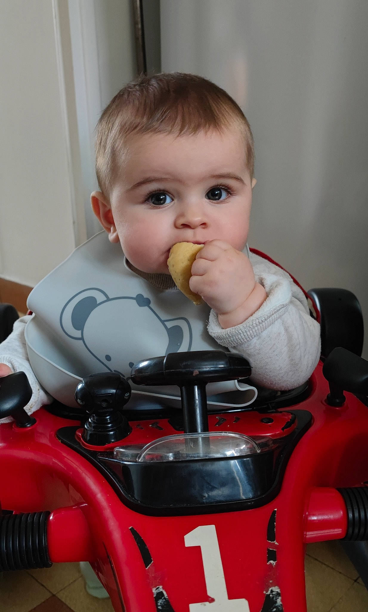 David participe au concours pour gagner de l'argent avec cette photo : automotive_design, automotive_lighting, baby, baby_products, baby_toddler_clothing, carmine, cheek, drinkware, face, finger, fun, hand, mouth, muscle, nose, person, personal_protective_equipment, play, sitting, thumb