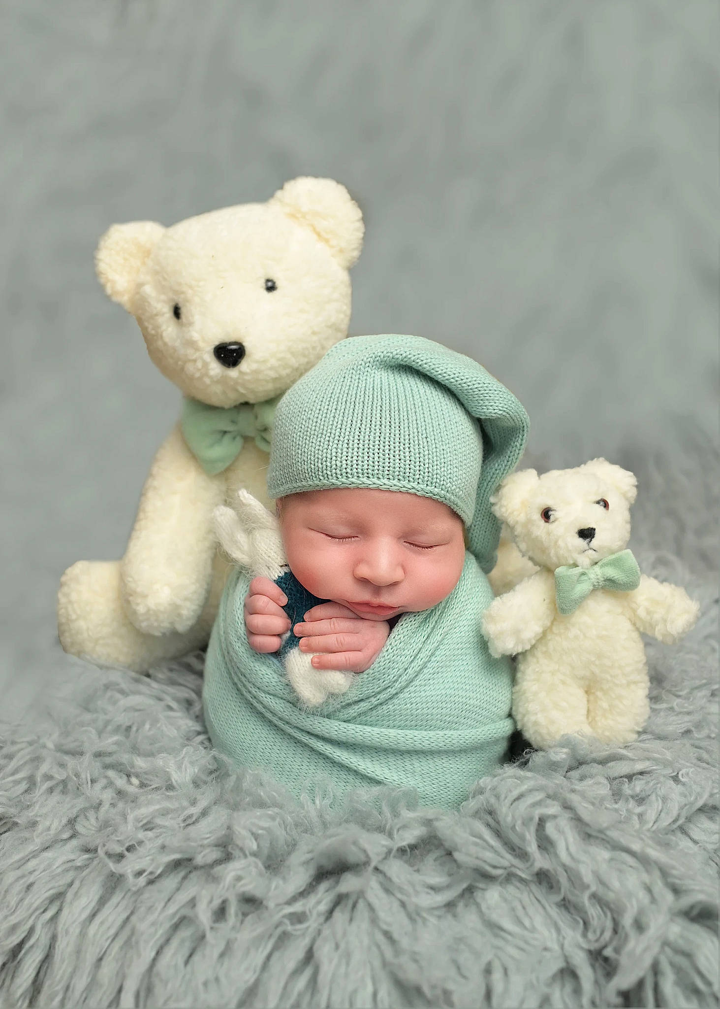 Amine participe au concours pour gagner de l'argent avec cette photo : baby, baby_products, baby_sleeping, baby_toddler_clothing, cap, cheek, comfort, fur, happy, head, headwear, knit_cap, nose, person, plush, skin, stuffed_toy, teddy_bear, toddler, toy