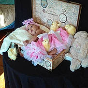 Navaeh is registered to the contest to win money with this photo: