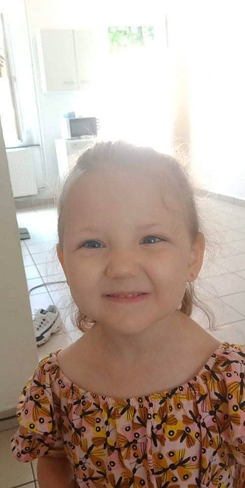 Meghane participe au concours pour gagner de l'argent avec cette photo : cheek, chin, ear, eye, eyebrow, eyelash, face, facial_expression, forehead, hair, hairstyle, head, jaw, joy, lip, mouth, neck, nose, organ, person