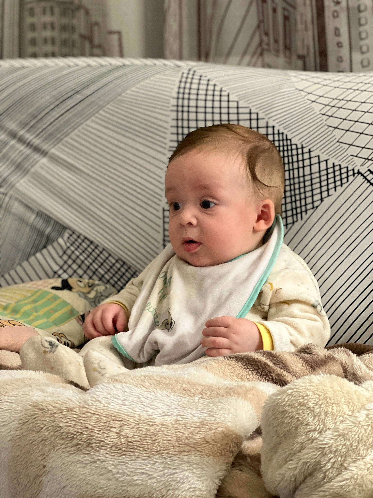 Kahil participe au concours pour gagner de l'argent avec cette photo : baby, baby_products, baby_safety, baby_toddler_clothing, cheek, child, comfort, couch, flooring, fur, grass, happy, iris, linens, person, product, sitting, skin, surprise, textile