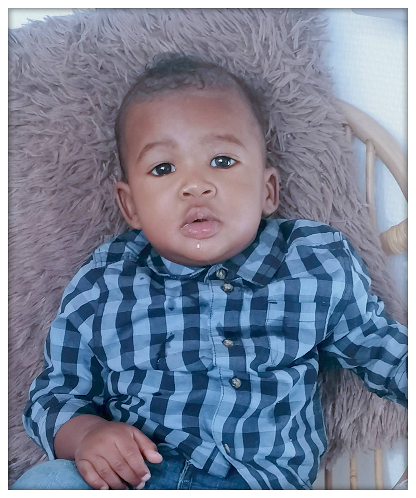 Hayden a rejoint le concours — aidez-le/la à gagner de superbes lots ! baby, baby_toddler_clothing, beauty, cheek, child, collar, comfort, cool, dress_shirt, eyelash, flash_photography, human, lip, nose, pattern, person, plaid, product, sleeve, t_shirt