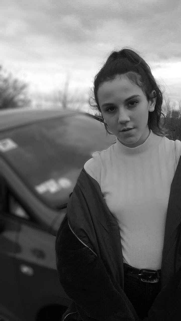 Maëlie participe au concours pour gagner de l'argent avec cette photo : beauty, black, black_and_white, black_hair, eye, face, flash_photography, hair, hairstyle, lip, monochrome, monochrome_photography, person, photo_shoot, photograph, photography, portrait, smile, snapshot, standing