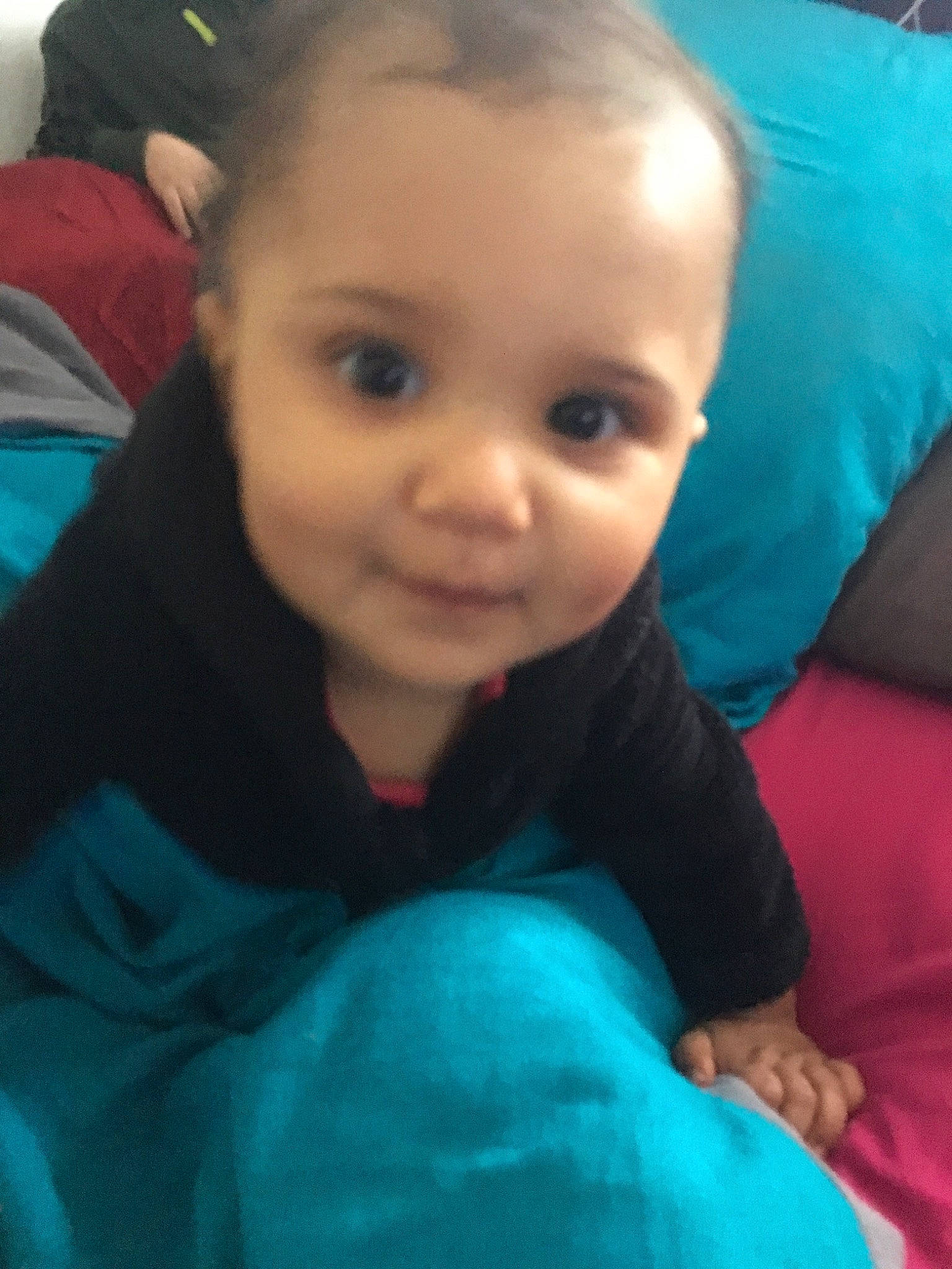 Dounia a rejoint le concours — aidez-le/la à gagner de superbes lots ! baby, cheek, child, chin, ear, eye, eyebrow, face, forehead, fun, hair, head, iris, lip, mouth, nose, person, sitting, skin, smile