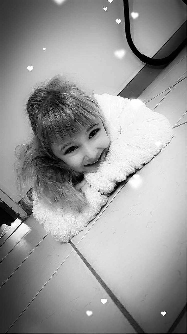 Héléna participe au concours pour gagner de l'argent avec cette photo : baby, black, black_and_white, child, eye, fur, joy, monochrome, monochrome_photography, person, photography, style, toddler, white