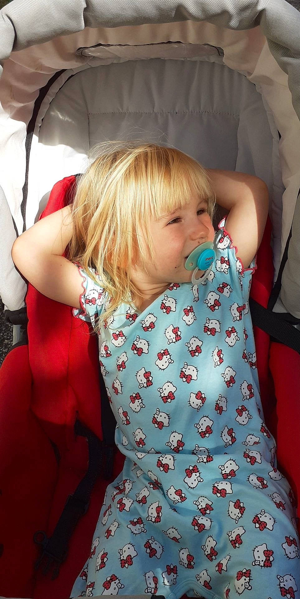 Prescillia participe au concours pour gagner de l'argent avec cette photo : baby_toddler_clothing, comfort, day_dress, dress, face, facial_expression, finger, fun, hair, happy, joint, lip, one_piece_garment, person, pink, shoulder, skin, sleeve, smile, toddler