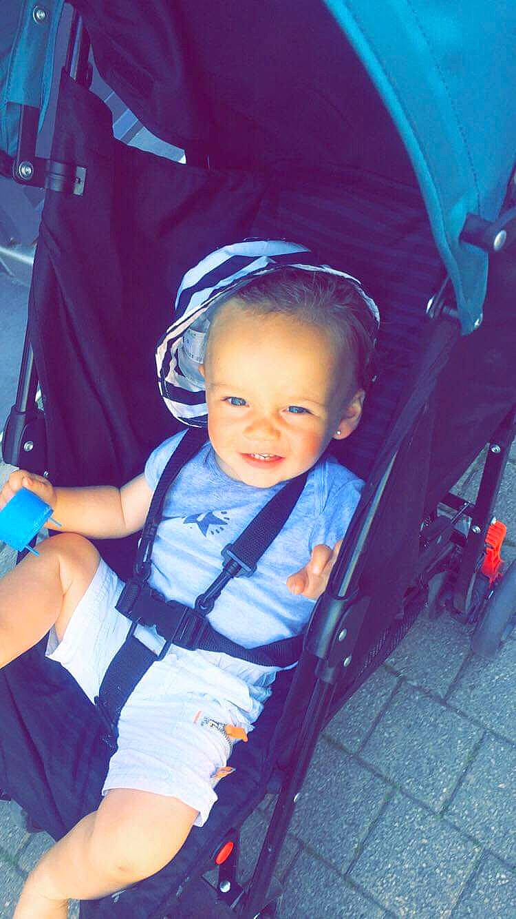 Djoulian participe au concours pour gagner de l'argent avec cette photo : baby, baby_carriage, baby_products, child, cool, eye, fun, joy, person, plant, product, skin, smile, summer, toddler, tree, vacation