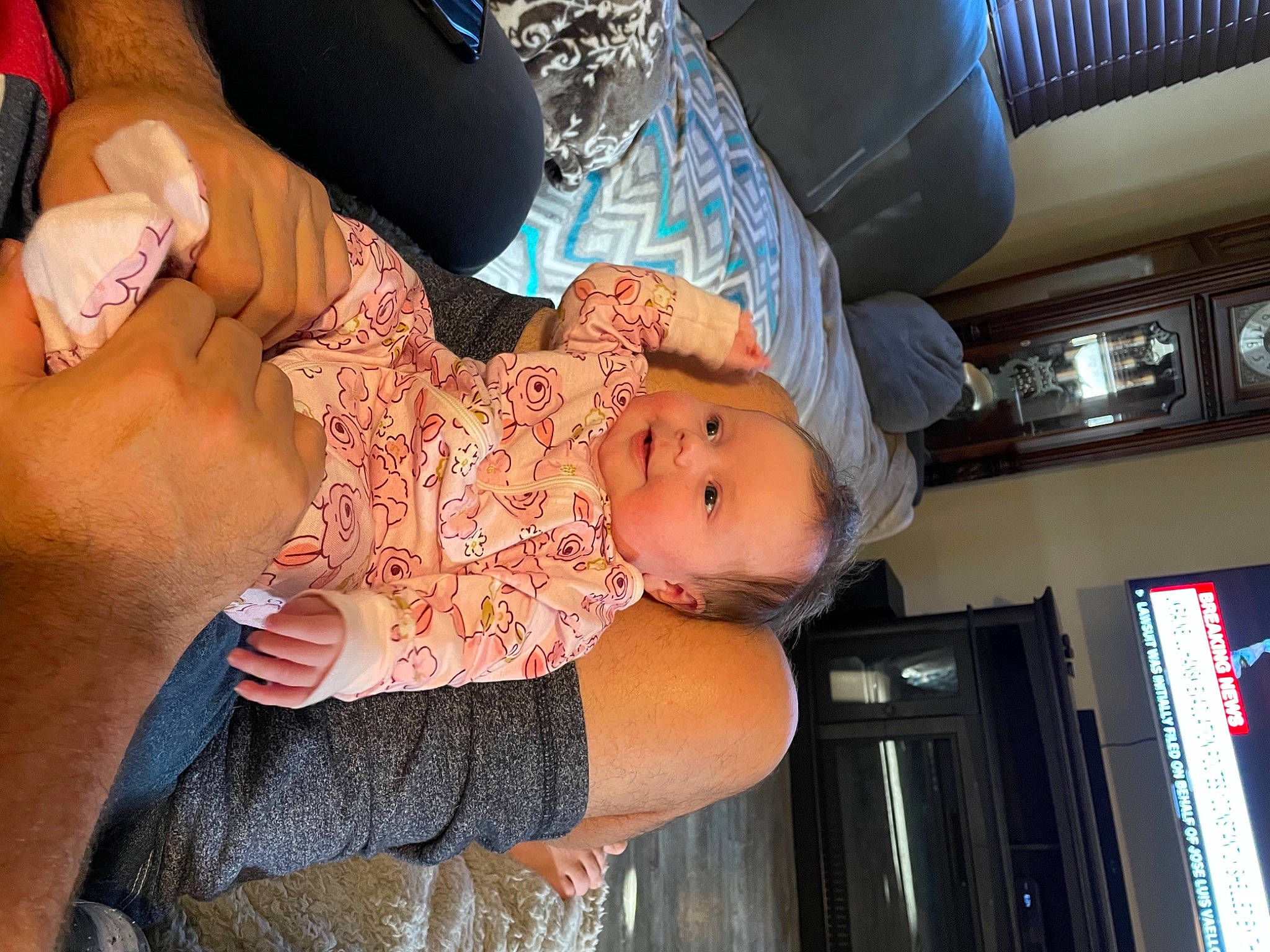 Camila is registered to the contest to win money with this photo: abdomen, arm, baby, baby_products, baby_toddler_clothing, cheek, child, finger, fun, gesture, hand, happy, human_body, lap, mouth, nail, person, room, thumb, toddler