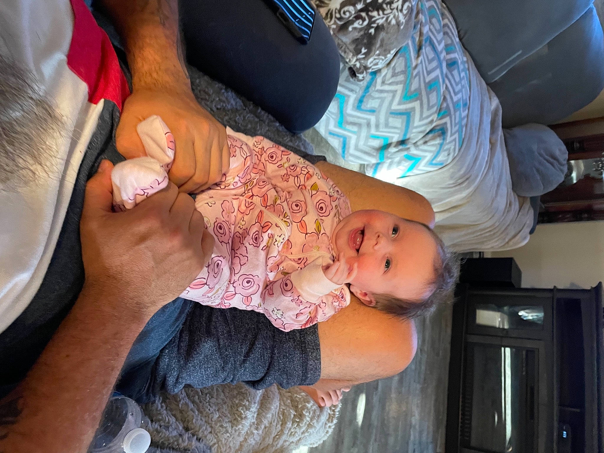 Camila is registered to the contest to win money with this photo: abdomen, arm, baby, baby_toddler_clothing, child, elbow, finger, fun, gesture, hand, happy, human_leg, joint, joy, mouth, nail, person, skin, thigh, toddler