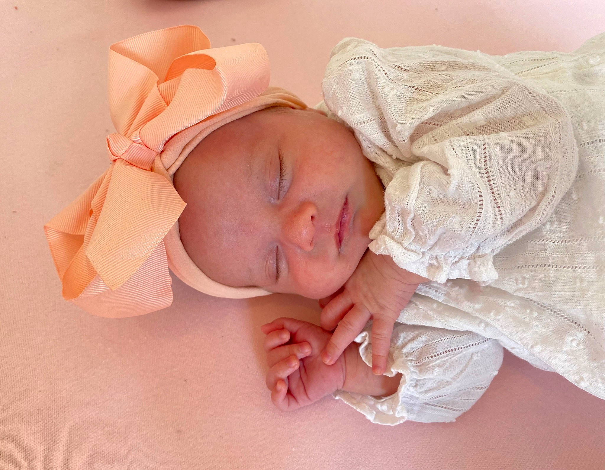 éden participe au concours pour gagner de l'argent avec cette photo : baby, baby_products, baby_sleeping, baby_toddler_clothing, bedtime, child, comfort, ear, eye, hat, headgear, human_body, linens, mouth, nail, nap, person, portrait_photography, room, sleep