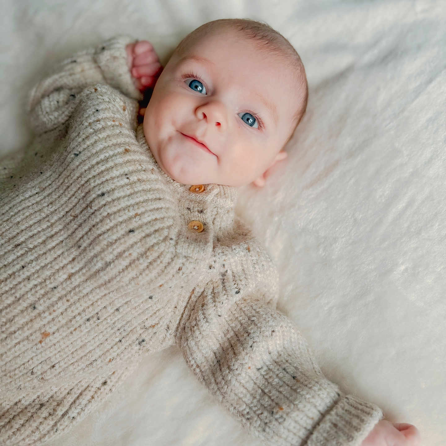 Lessio participe au concours pour gagner de l'argent avec cette photo : baby, blanket, bodypart, clothing, face, finger, hand, happy, head, hoodie, knitwear, longsleeve, newborn, person, photography, portrait, sleeve, smile, sweater, sweatshirt