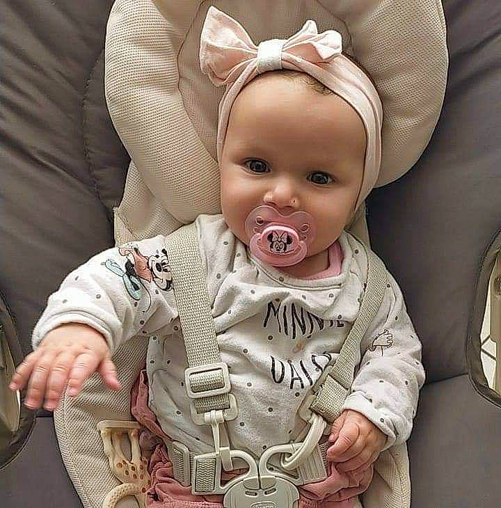 Shanna participe au concours pour gagner de l'argent avec cette photo : baby, baby_sleeping, baby_toddler_clothing, cheek, comfort, eye, eyelash, face, finger, hand, happy, head, human_body, mouth, neck, nose, person, skin, sleeve, smile