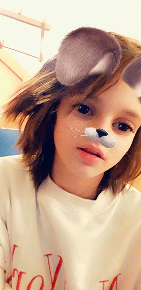 Ines a rejoint le concours — aidez-le/la à gagner de superbes lots ! blond, brown_hair, cheek, child, ear, eye, eyebrow, eyelash, face, fashion_accessory, hair, hairstyle, hat, head, headgear, hime_cut, lip, long_hair, nose, person