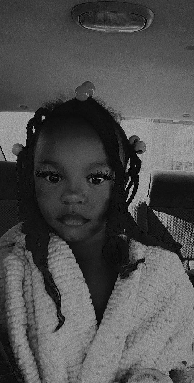 Amoura is registered to the contest to win money with this photo: black_and_white, black_hair, eyebrow, fashion_design, flash_photography, fun, hair, happy, head, lip, long_hair, monochrome, monochrome_photography, neck, person, portrait, portrait_photography, room, style, tints_and_shades