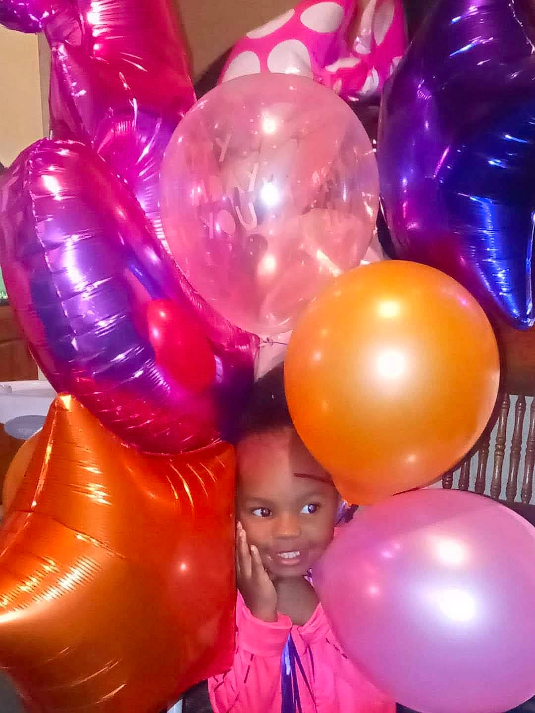 Amoura is registered to the contest to win money with this photo: balloon, beauty, electric_blue, event, fun, happy, inflatable, joy, leisure, light, magenta, material_property, party, party_supply, person, pink, plastic, recreation, smile, t_shirt