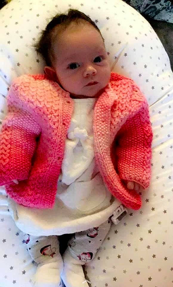 Katalya a rejoint le concours — aidez-le/la à gagner de superbes lots ! baby, baby_toddler_clothing, cheek, craft, doll, eyelash, fashion_accessory, fur, head, linens, lip, pattern, person, pink, sleeve, textile, toddler, toy, white, wool