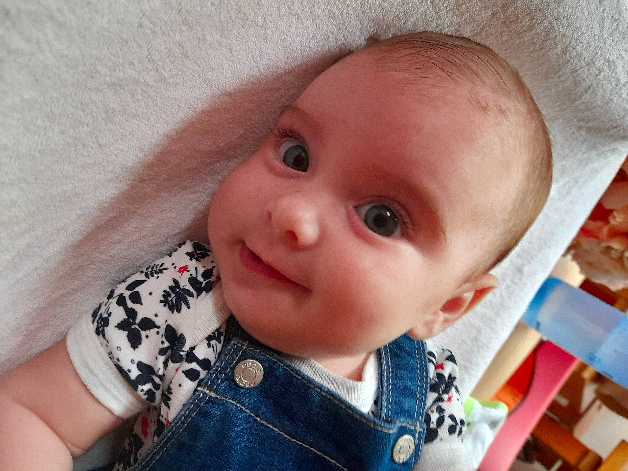 Romy participe au concours pour gagner de l'argent avec cette photo : baby, baby_toddler_clothing, cheek, collar, eye, eyelash, happy, headgear, iris, lip, mouth, nose, person, pink, product, skin, sleeve, smile, t_shirt, textile