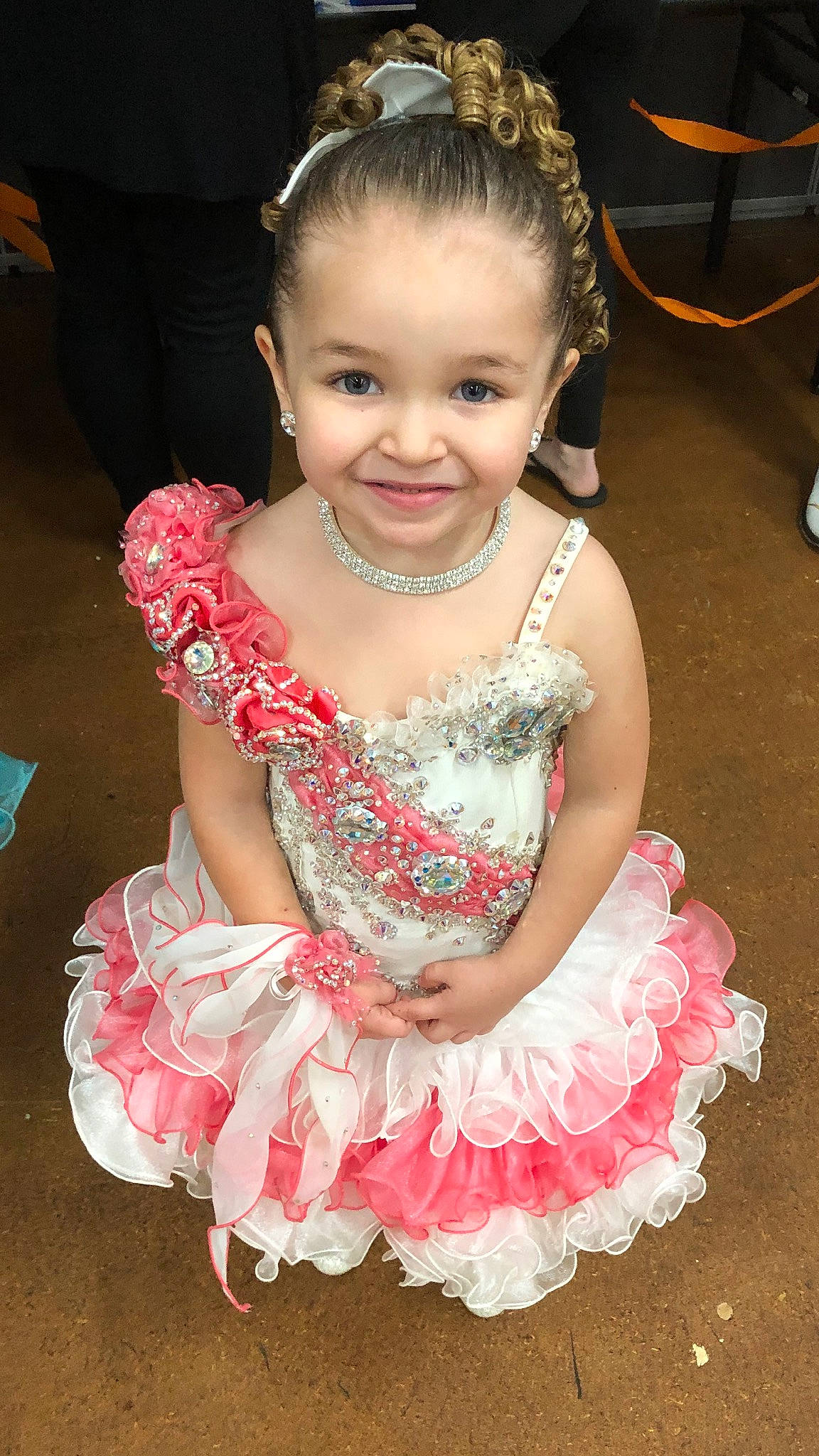 Lili is registered to the contest to win money with this photo: child, costume, dancer, joy, person, pink, smile, toddler