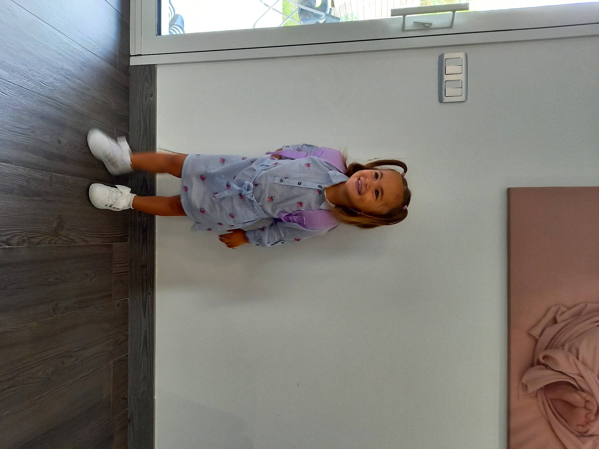 Lila participe au concours pour gagner de l'argent avec cette photo : art, child, eyewear, flooring, fun, glasses, hardwood, joy, knee, person, room, smile, t_shirt, visual_arts, window, wood