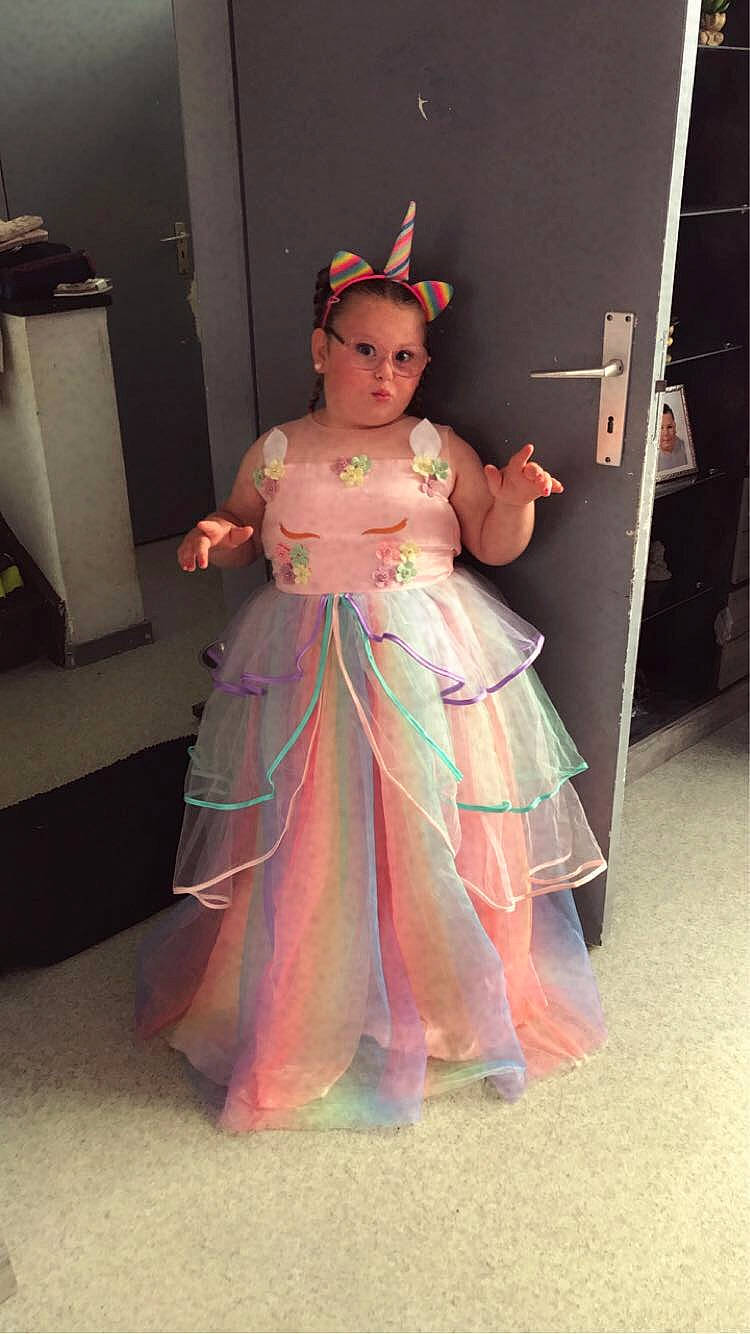 Jade a rejoint le concours — aidez-le/la à gagner de superbes lots ! abdomen, choreography, costume_design, dance, entertainment, event, fashion_design, flooring, formal_wear, fun, gown, haute_couture, hoopskirt, magenta, performance_art, performing_arts, person, pink, ruffle, trunk