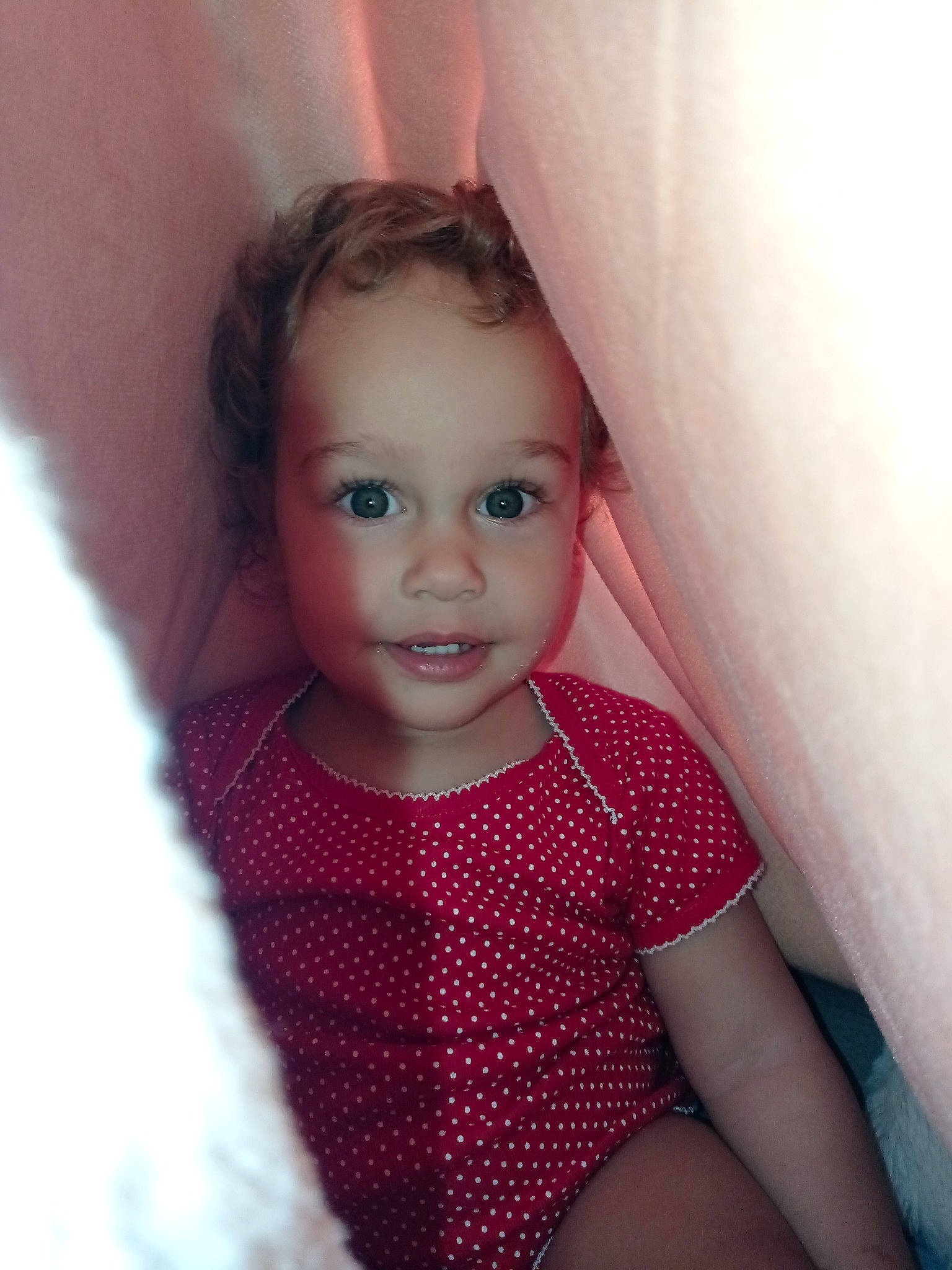 Rita participe au concours pour gagner de l'argent avec cette photo : arm, baby_toddler_clothing, dress, eyebrow, eyelash, flash_photography, hand, happy, human_body, iris, lip, mouth, neck, person, pink, shoulder, skin, sleeve, smile, textile