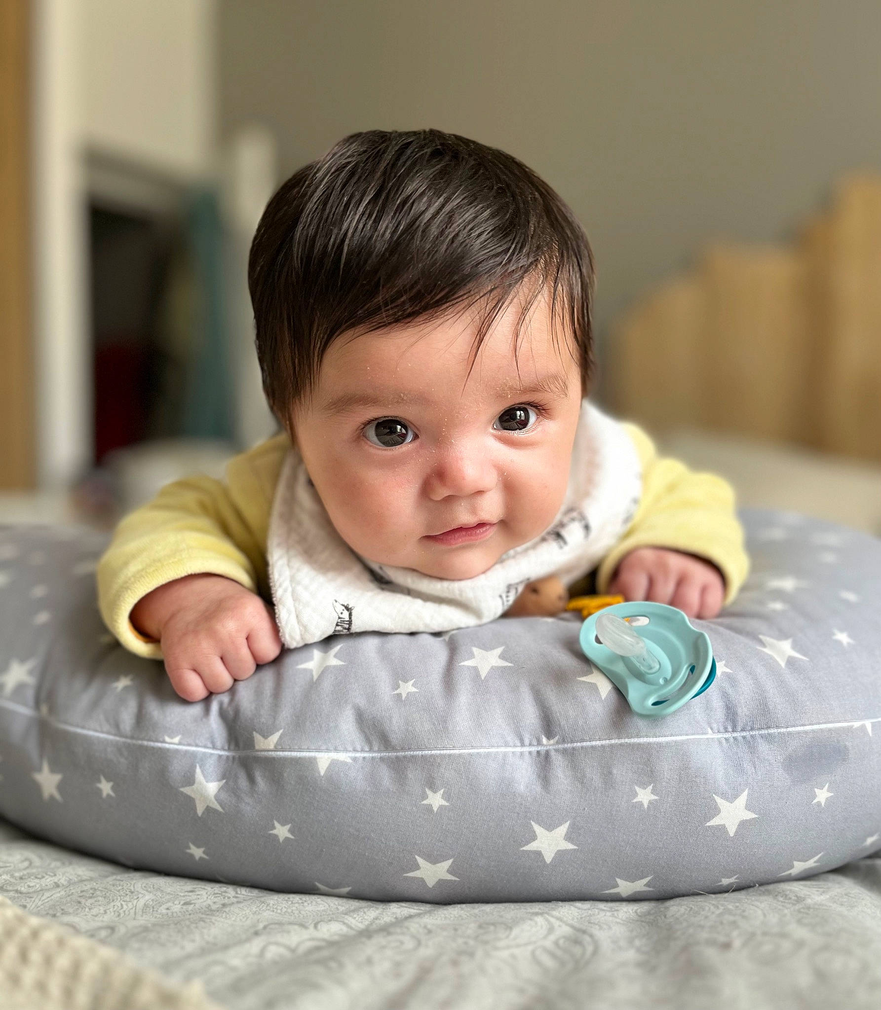 Lucas a rejoint le concours — aidez-le/la à gagner de superbes lots ! arm, baby, baby_playing_with_toys, baby_products, baby_toddler_clothing, cheek, chin, comfort, crawling, eye, facial_expression, flooring, grass, hairstyle, happy, head, person, skin, sleeve, toddler