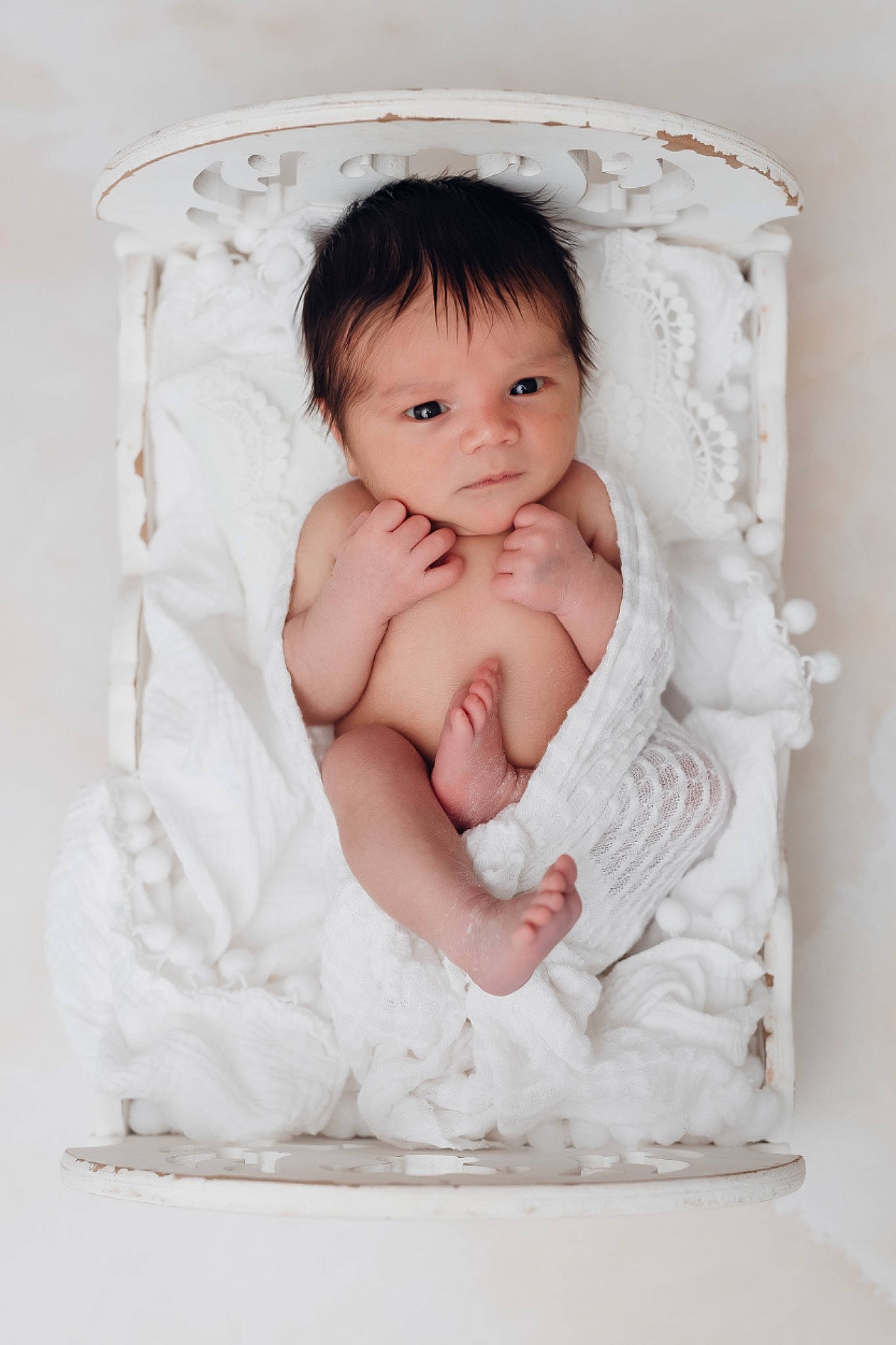 Lucas a rejoint le concours — aidez-le/la à gagner de superbes lots ! art, baby, baby_toddler_clothing, bedding, cheek, child, comfort, face, flash_photography, flesh, happy, linens, person, portrait, portrait_photography, rectangle, room, sitting, sleeve, smile