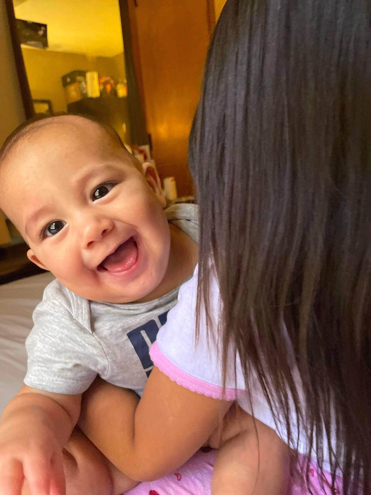 Marcos is registered to the contest to win money with this photo: baby, baby_toddler_clothing, blond, cheek, chin, clothing, comfort, elbow, fun, gesture, hair, happy, iris, joy, mammal, mouth, nose, person, skin, smile