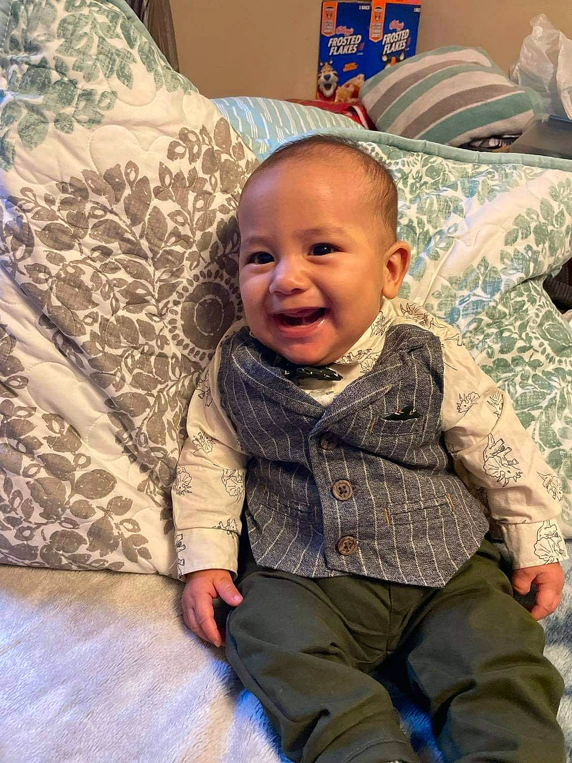 Marcos is registered to the contest to win money with this photo: baby, baby_toddler_clothing, blue, cheek, comfort, couch, eye, face, flooring, fun, hairstyle, happy, head, iris, person, sitting, skin, sleeve, smile, textile