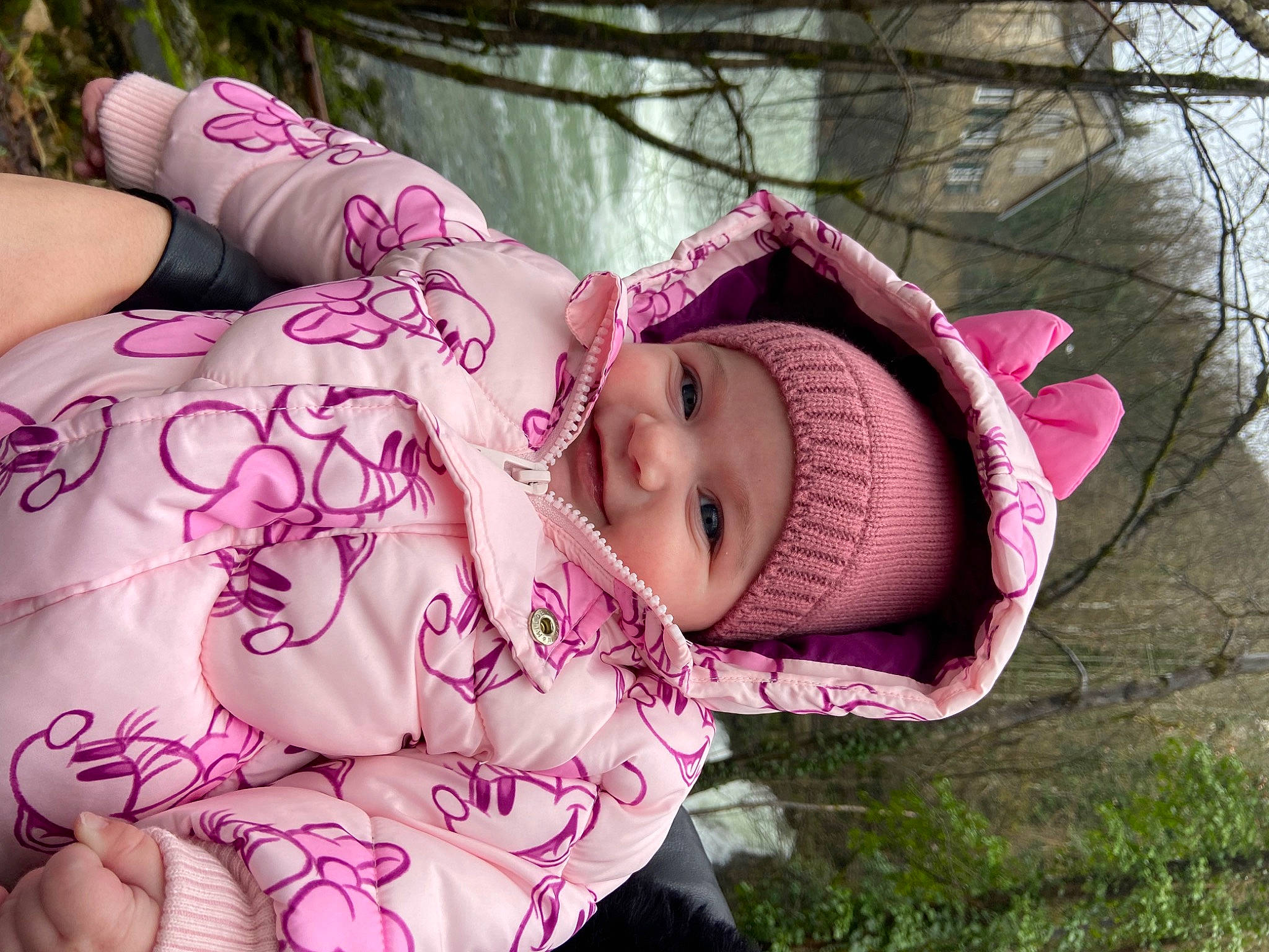 Inaya participe au concours pour gagner de l'argent avec cette photo : baby, baby_toddler_clothing, cool, face, facial_expression, grass, happy, hat, head, headgear, headwear, lip, magenta, mouth, person, pink, plant, purple, skin, smile
