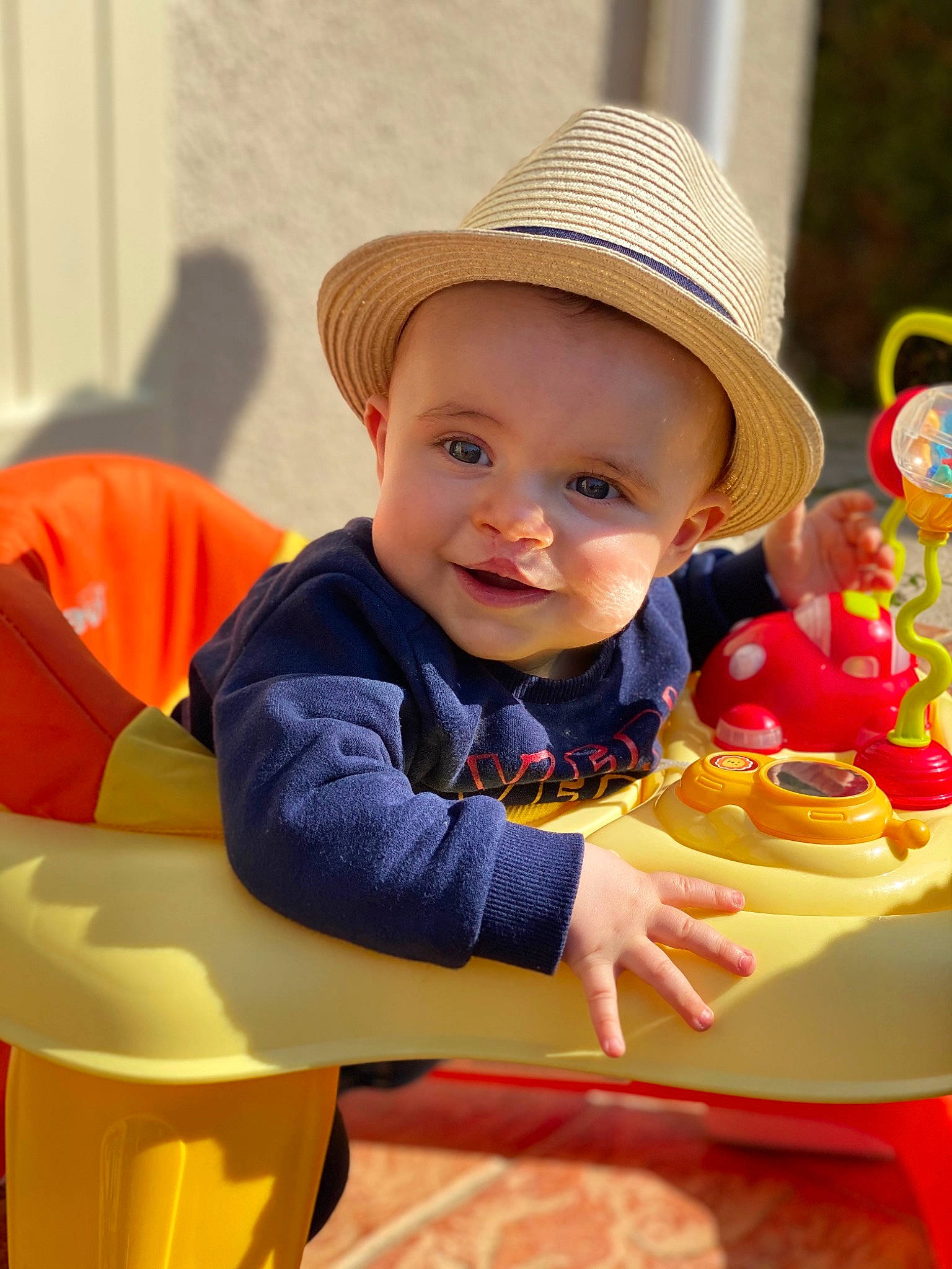 Noam participe au concours pour gagner de l'argent avec cette photo : baby, baby_toddler_clothing, cap, chair, child, cup, event, fun, happy, hat, headwear, joy, leisure, orange, person, plate, sitting, smile, sun_hat, table