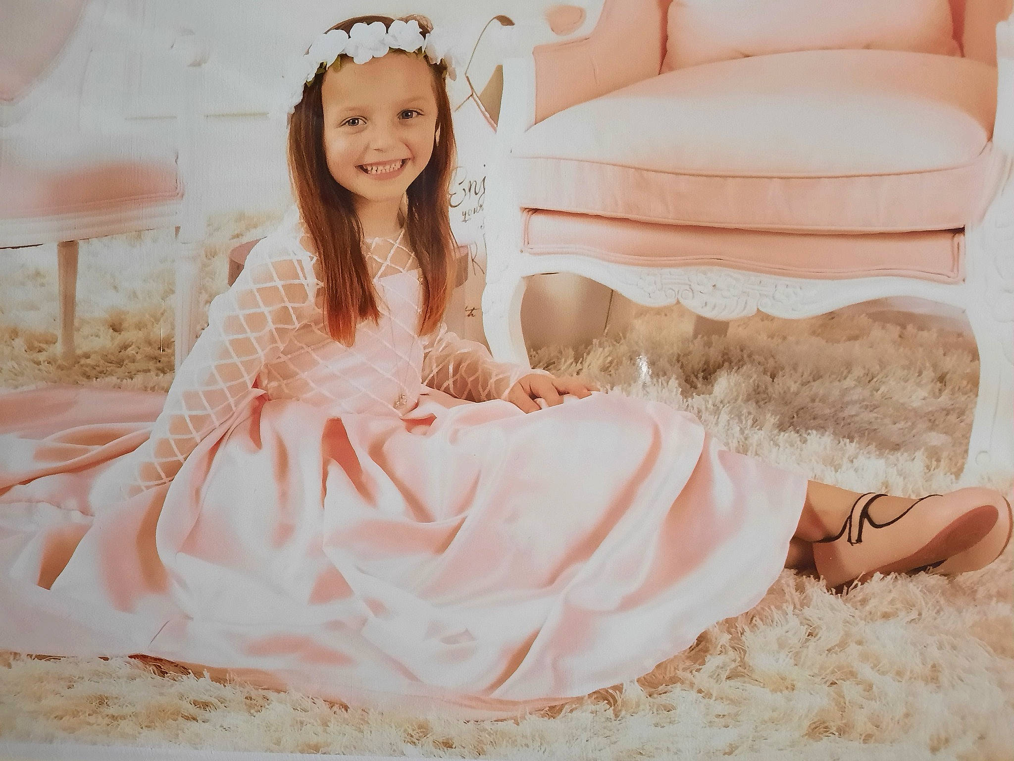 Lily Rose participe au concours pour gagner de l'argent avec cette photo : beauty, child_model, couch, dress, embellishment, fashion, flash_photography, foot, hair_accessory, headpiece, headwear, joy, long_hair, peach, person, photo_shoot, photography, pillow, pink, sitting