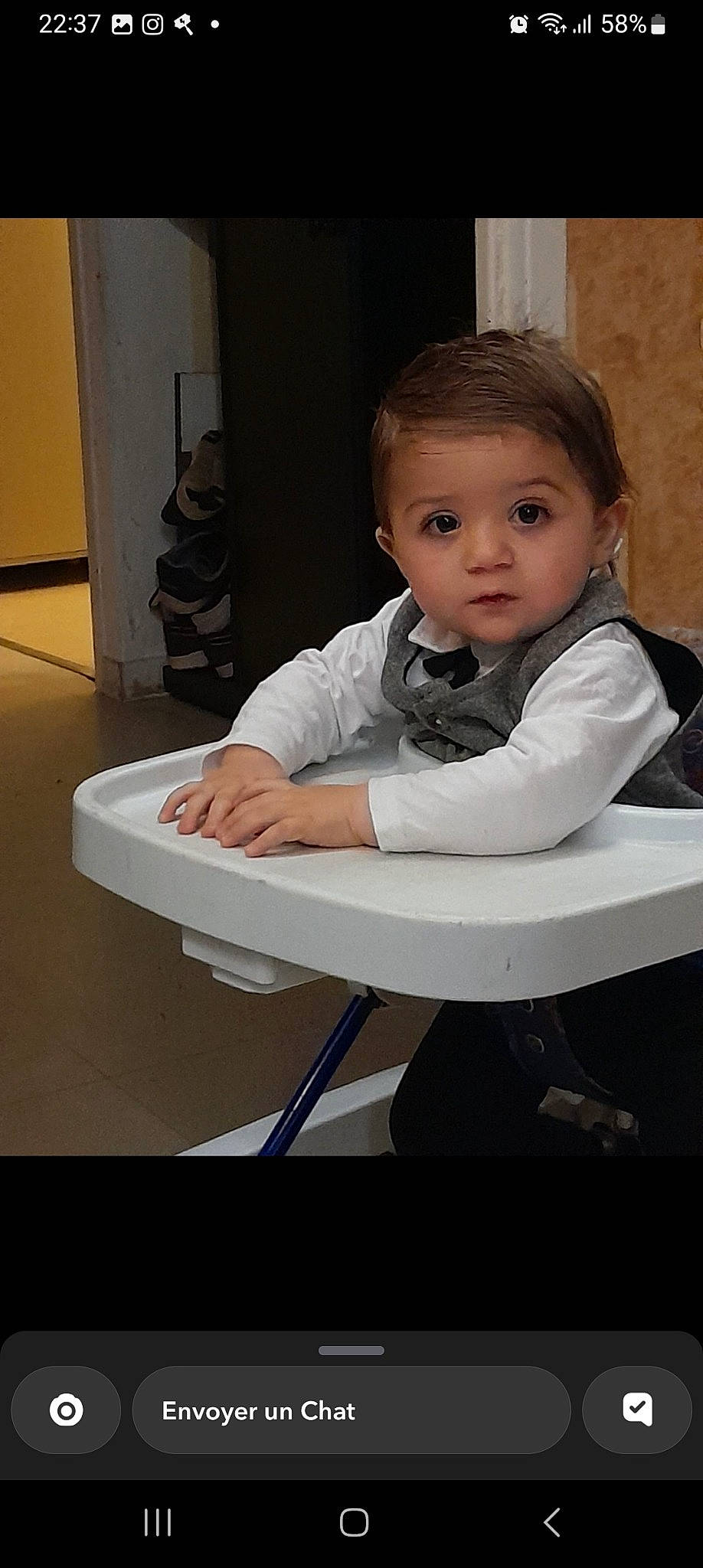 Mathéo participe au concours pour gagner de l'argent avec cette photo : baby, baby_toddler_clothing, chair, child, comfort, flash_photography, flooring, fun, hair, happy, head, human_body, person, portrait_photography, room, sitting, table, toddler, wood