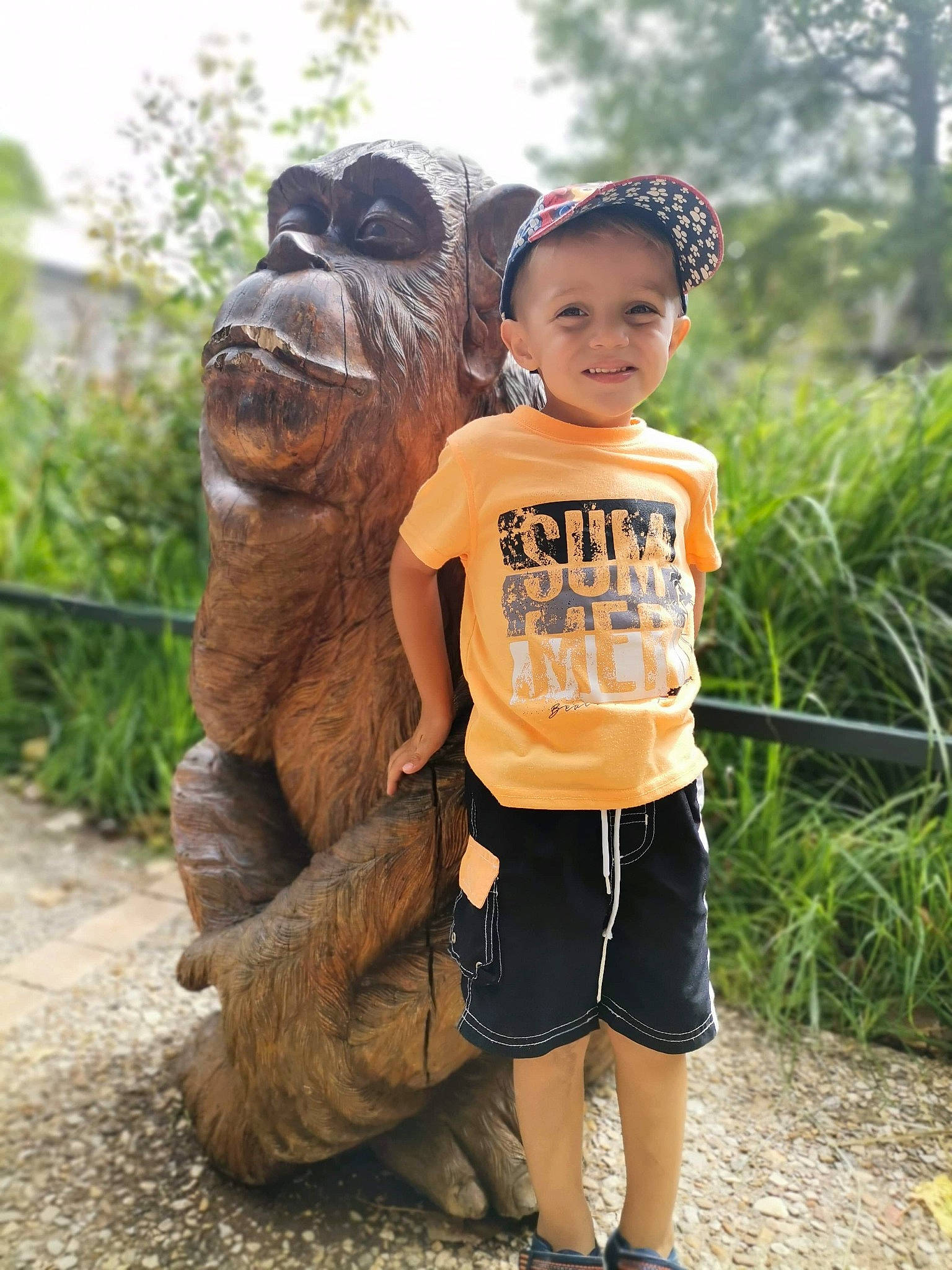 Dimitry participe au concours pour gagner de l'argent avec cette photo : child, companion_dog, dog_breed, fawn, fun, grass, happy, joy, leisure, people_in_nature, person, plant, recreation, sculpture, shoe, shorts, smile, soil, sporting_group, t_shirt