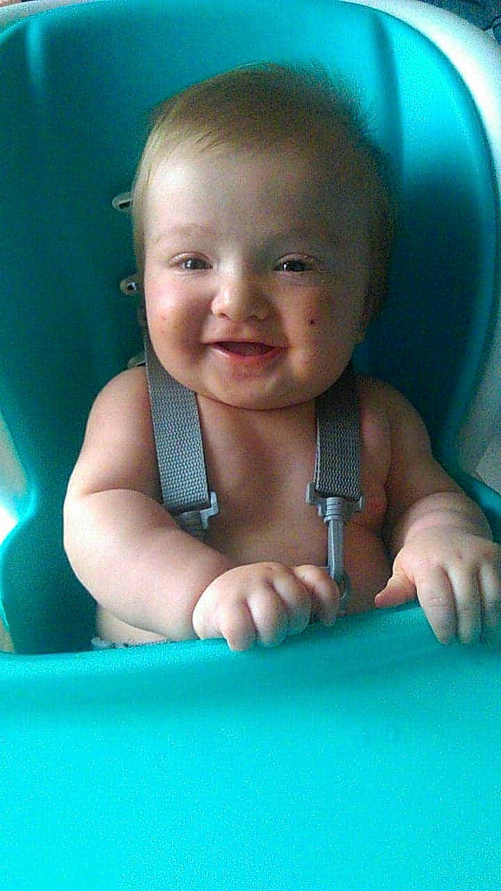 Joey a rejoint le concours — aidez-le/la à gagner de superbes lots ! baby, child, eye, face, forehead, fun, head, joy, nose, person, play, skin, smile, toddler