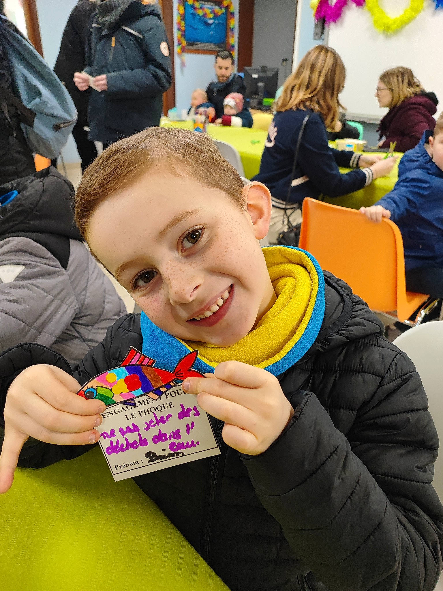 Brian a rejoint le concours — aidez-le/la à gagner de superbes lots ! backpack, child, event, fun, gesture, happy, jacket, joy, leisure, luggage_and_bags, outerwear, people, person, photograph, purple, recreation, sharing, smile, snapshot, social_group