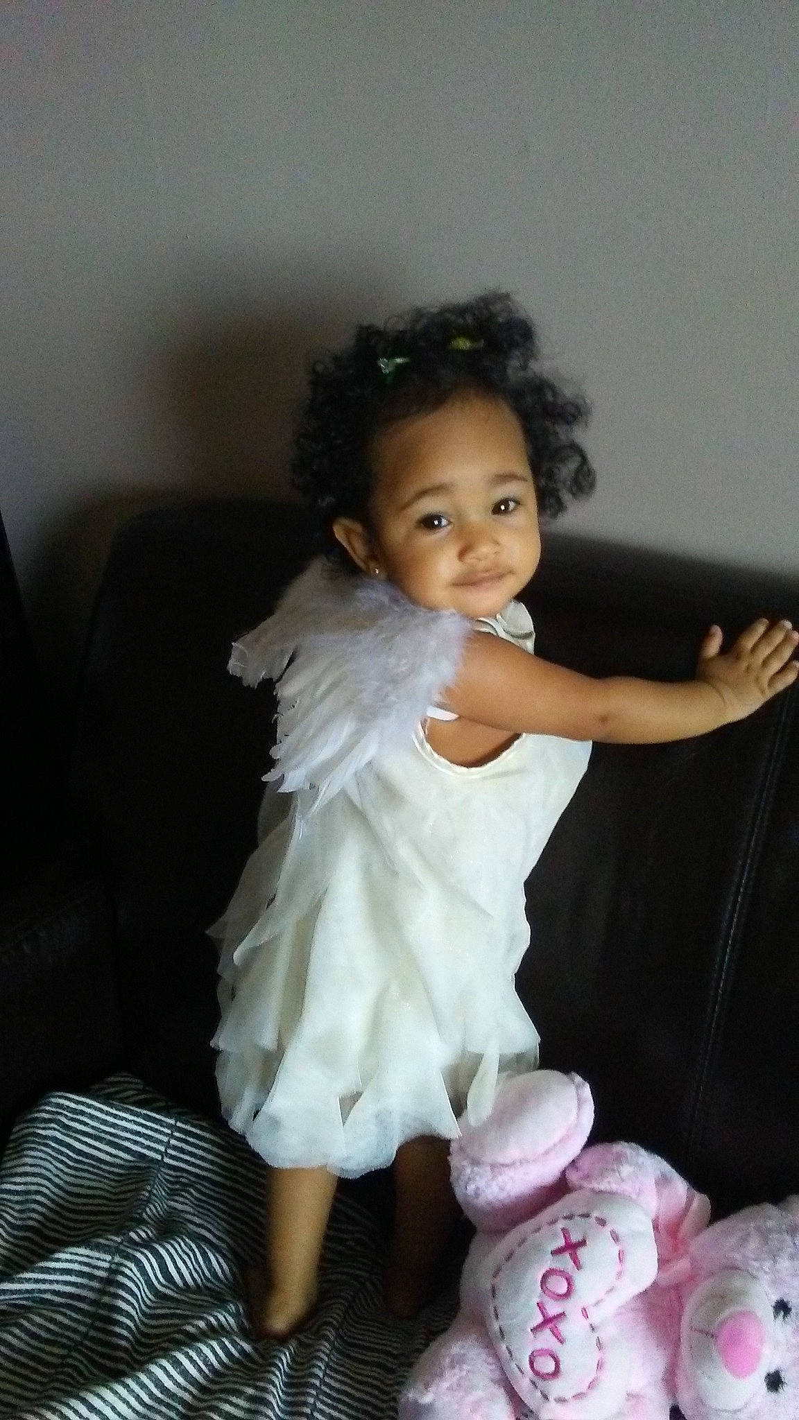 Hadiya participe au concours pour gagner de l'argent avec cette photo : child, fun, girl, infant, person, textile, toddler