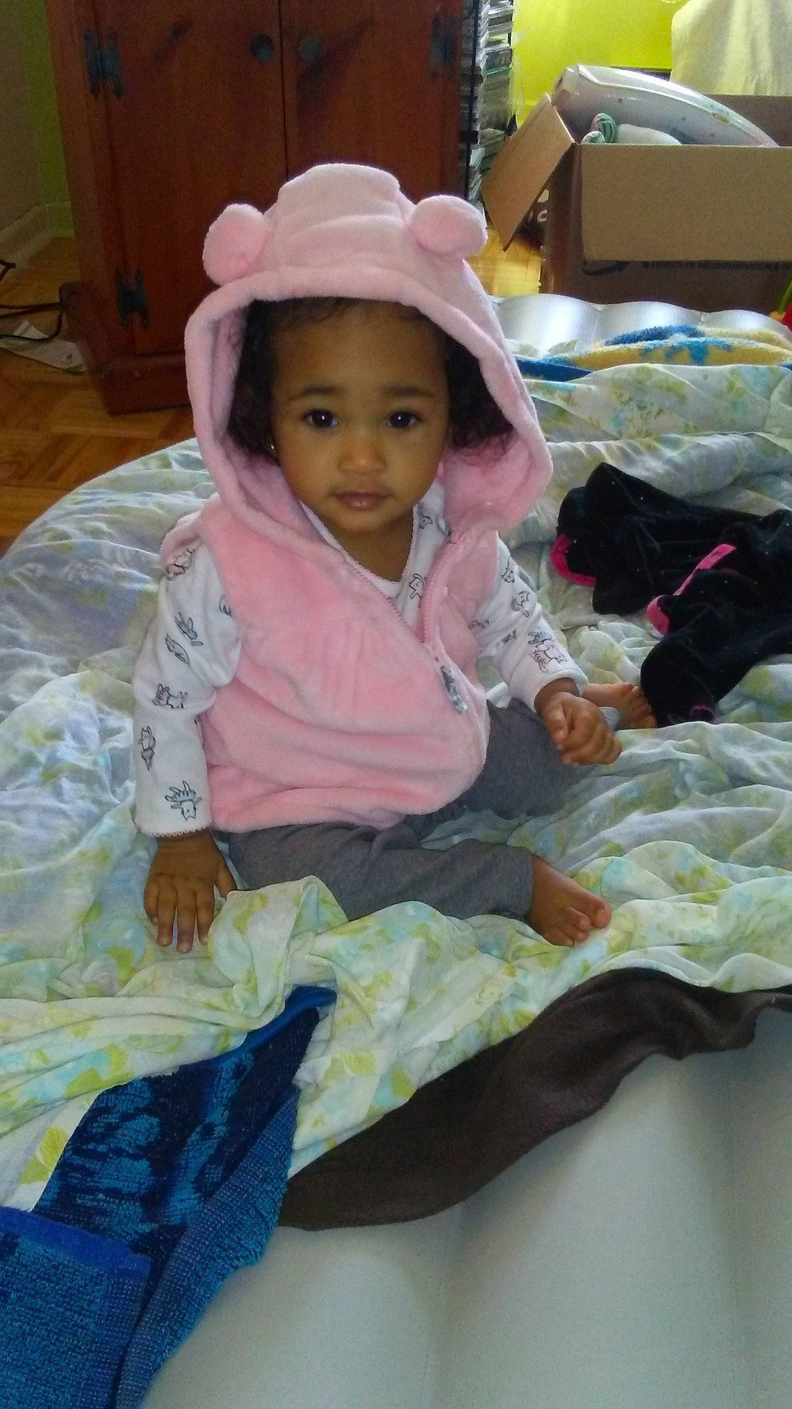 Hadiya participe au concours pour gagner de l'argent avec cette photo : child, day, fun, girl, headgear, headwear, infant, person, play, product, sitting, skin, textile, toddler