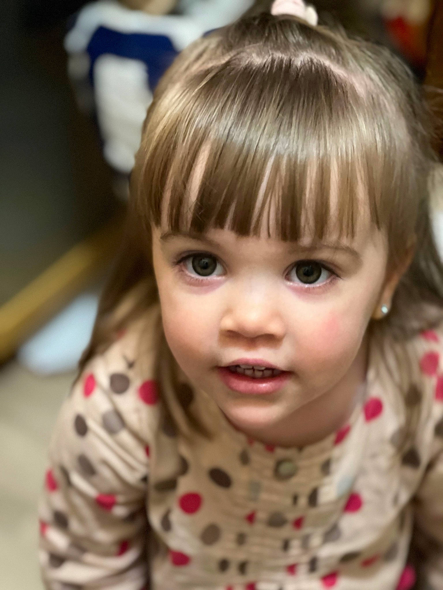 Lya participe au concours pour gagner de l'argent avec cette photo : baby, baby_toddler_clothing, bangs, cheek, child, chin, ear, eye, eyebrow, eyelash, face, hair, iris, lip, mammal, nose, person, skin, sleeve, smile