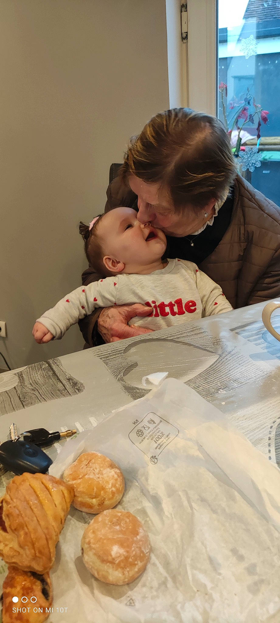 Anarwen a rejoint le concours — aidez-le/la à gagner de superbes lots ! baby, bread, child, comfort, comfort_food, cuisine, dish, finger_food, food, fun, happy, ingredient, junk_food, linens, person, room, sharing, side_dish, sitting, toddler