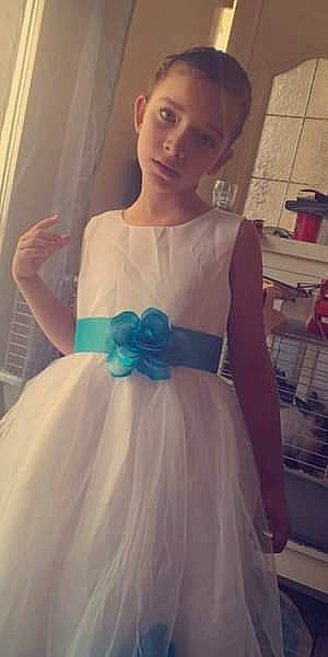 Océane participe au concours pour gagner de l'argent avec cette photo : bridal_accessory, bridal_clothing, bridal_party_dress, cool, day_dress, dress, embellishment, fashion_design, formal_wear, gown, hair, happy, neck, one_piece_garment, person, shoulder, sleeve, strapless_dress, textile, waist