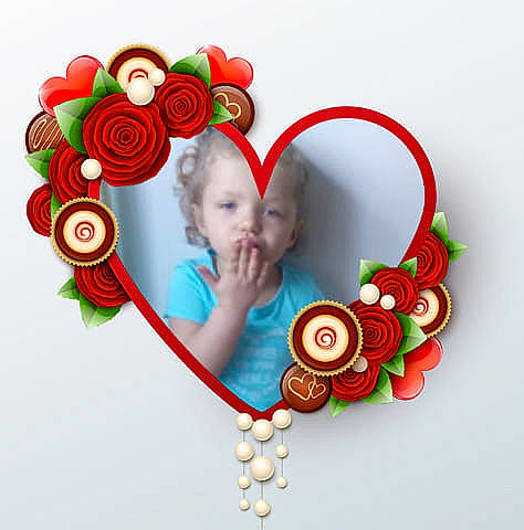 Maeva participe au concours pour gagner de l'argent avec cette photo : christmas_ornament, fashion_accessory, heart, illustration, interior_design, love, organ, ornament, person, red, valentines_day