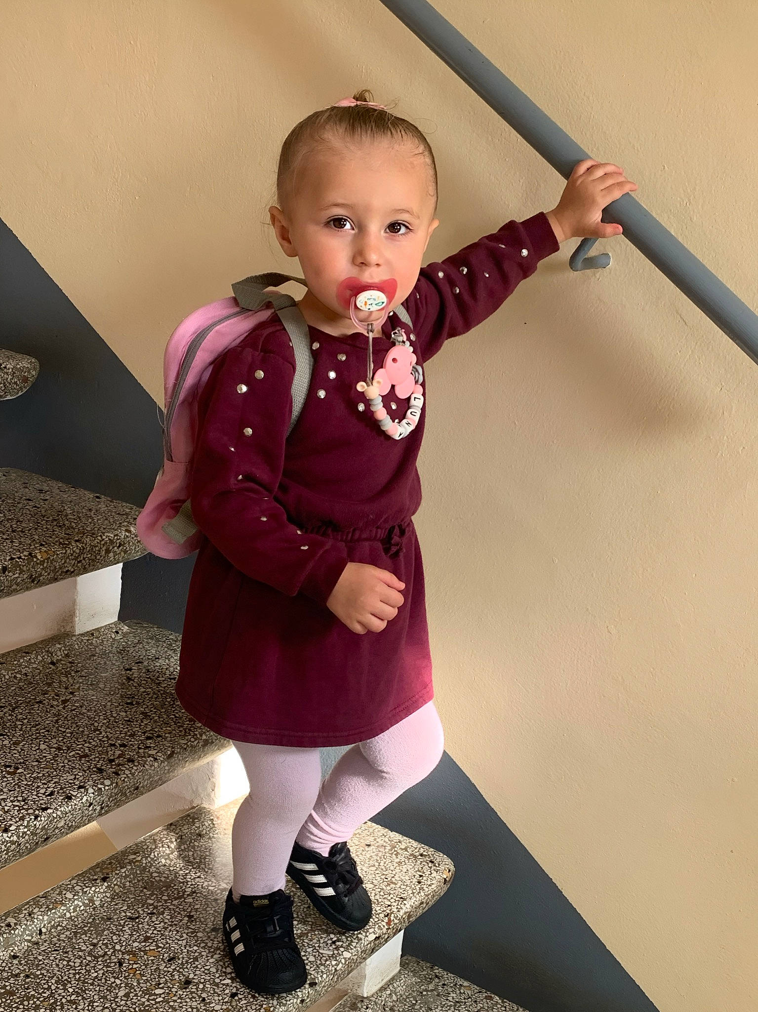Luna participe au concours pour gagner de l'argent avec cette photo : baby_toddler_clothing, boot, child, collar, fashion_design, fun, gesture, happy, human_leg, knee, leg, magenta, pattern, person, shoe, sleeve, sneakers, sock, standing, thigh
