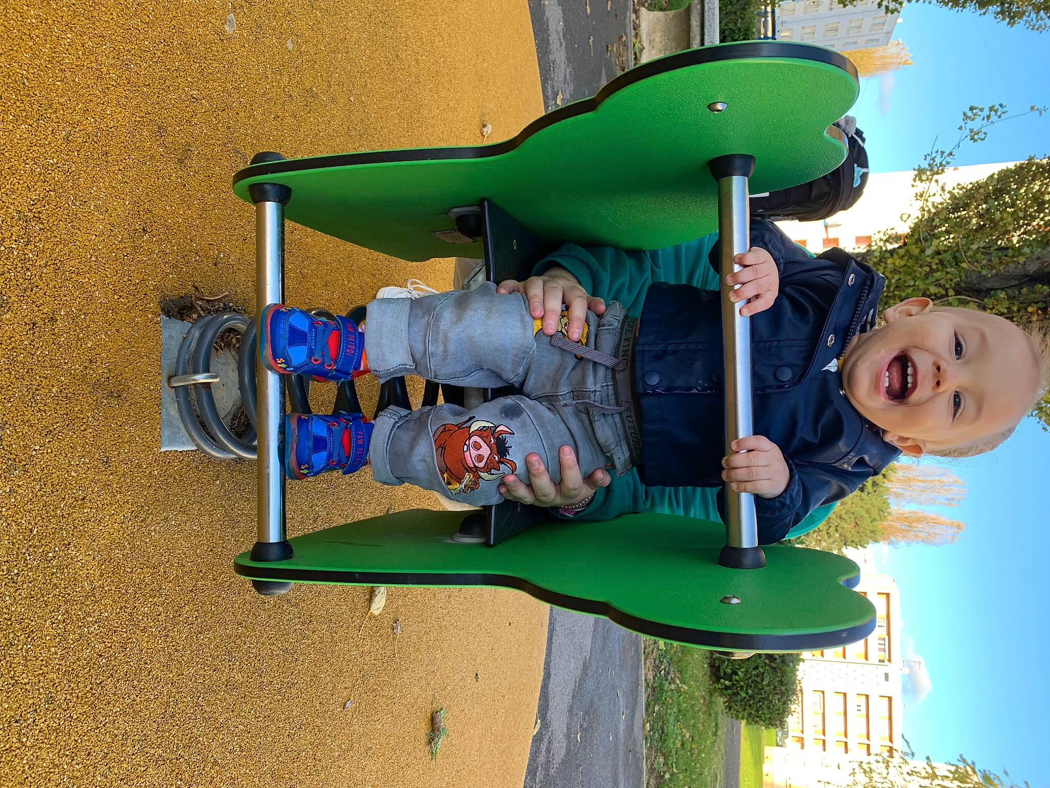 Ayden a rejoint le concours — aidez-le/la à gagner de superbes lots ! child, chute, city, fun, grass, leisure, machine, musical_instrument, outdoor_play_equipment, person, play, playground, playground_slide, recreation, smile, toddler, tree