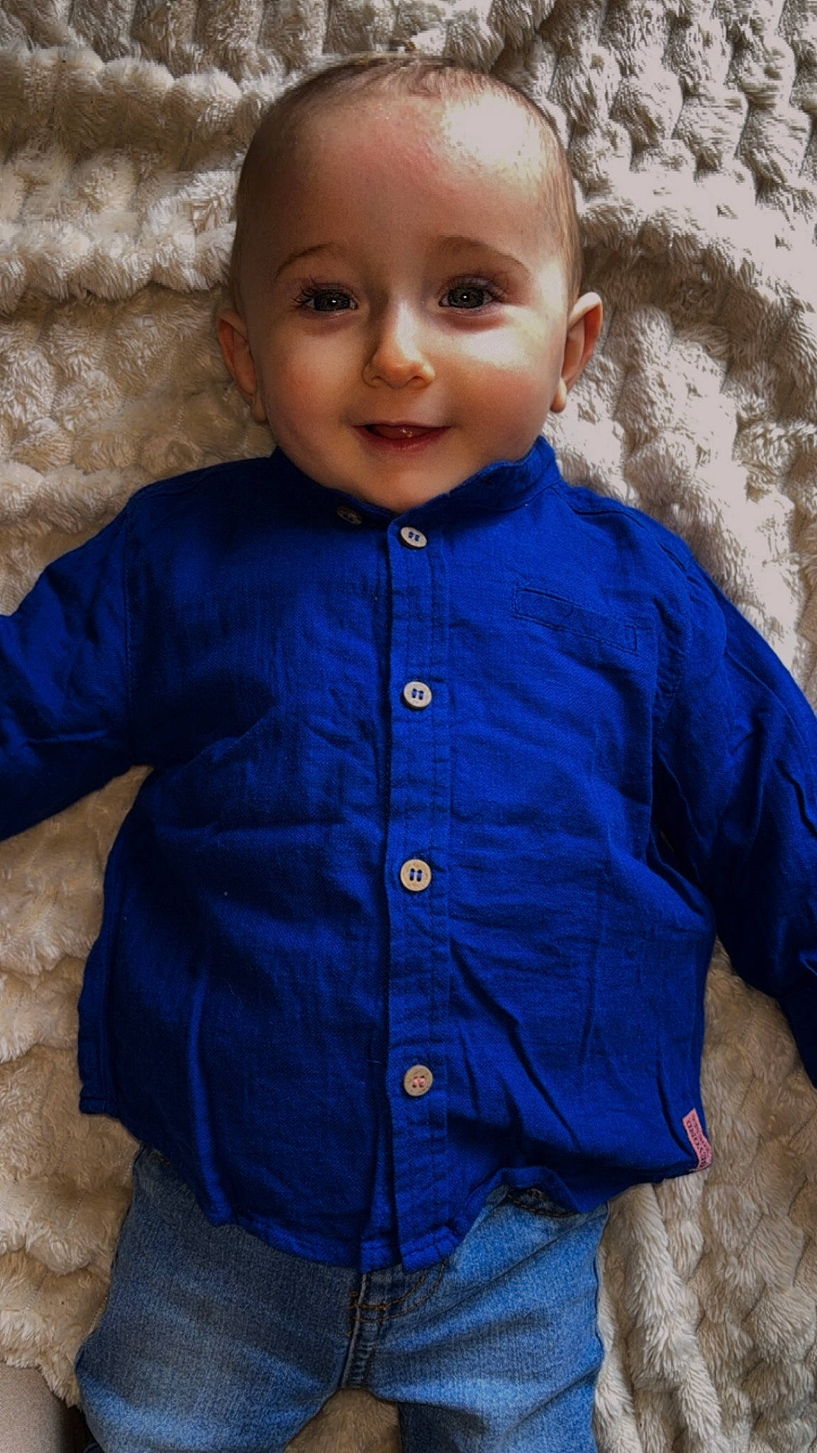 Raphaël a rejoint le concours — aidez-le/la à gagner de superbes lots ! baby, baby_toddler_clothing, cheek, collar, cool, dress_shirt, eye, face, happy, head, iris, joy, nose, outerwear, person, skin, sleeve, smile, standing, t_shirt
