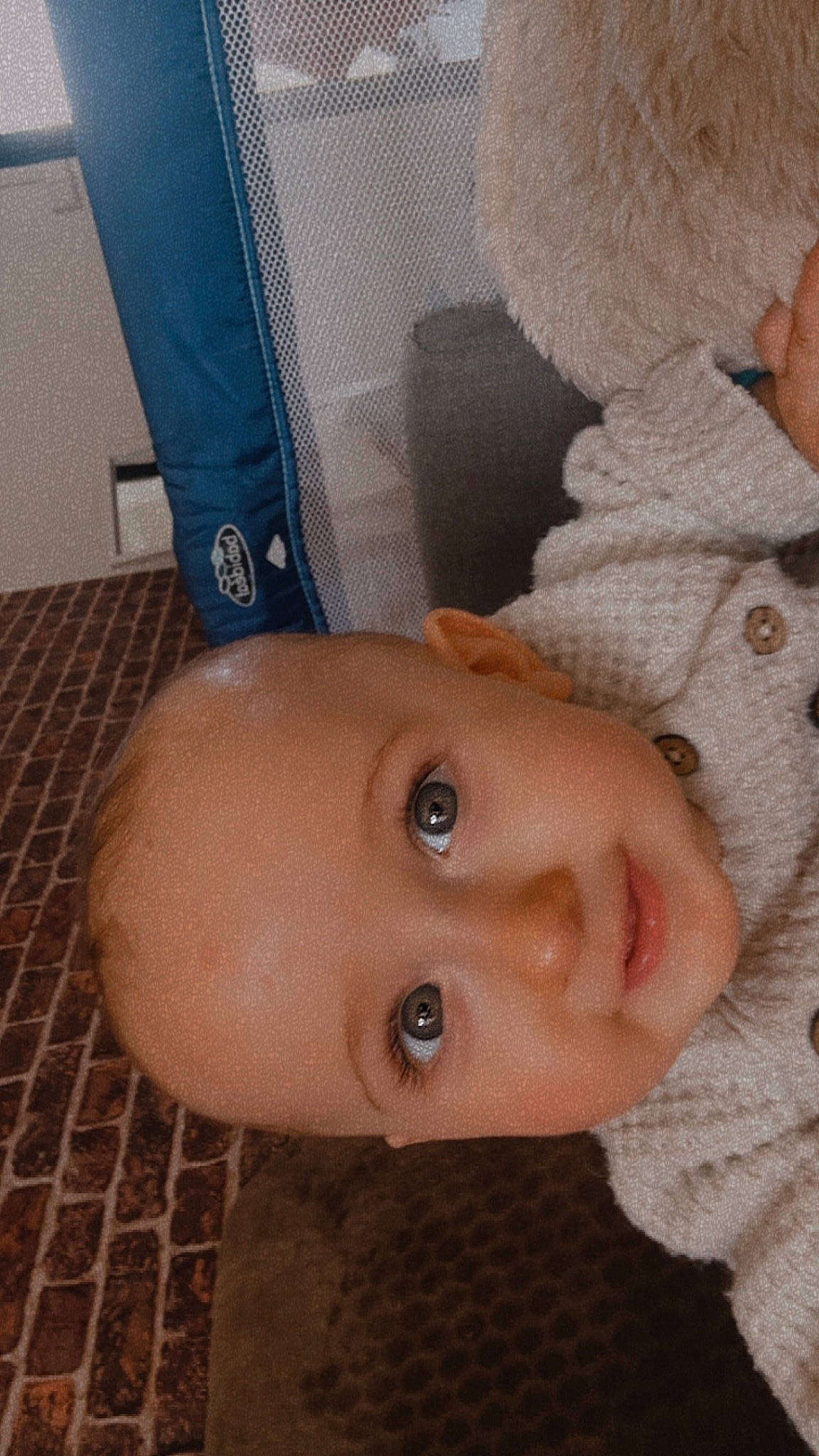 Raphaël a rejoint le concours — aidez-le/la à gagner de superbes lots ! baby, cap, cheek, chest, child, comfort, eye, eyebrow, eyelash, face, forehead, iris, joy, linens, lip, mouth, nose, person, room, skin