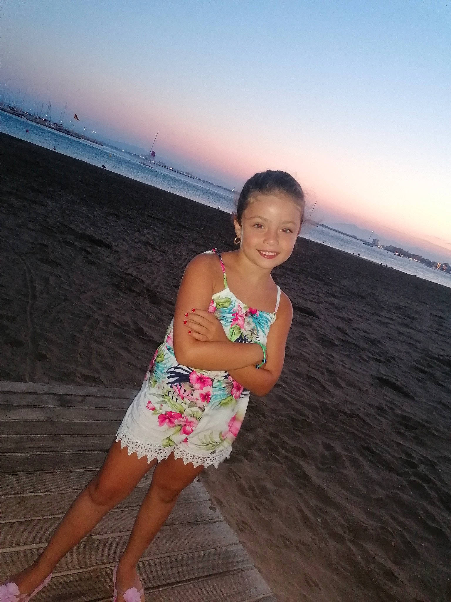 Leyna a rejoint le concours — aidez-le/la à gagner de superbes lots ! barefoot, beach, fun, joy, leg, ocean, person, photography, sea, summer, vacation