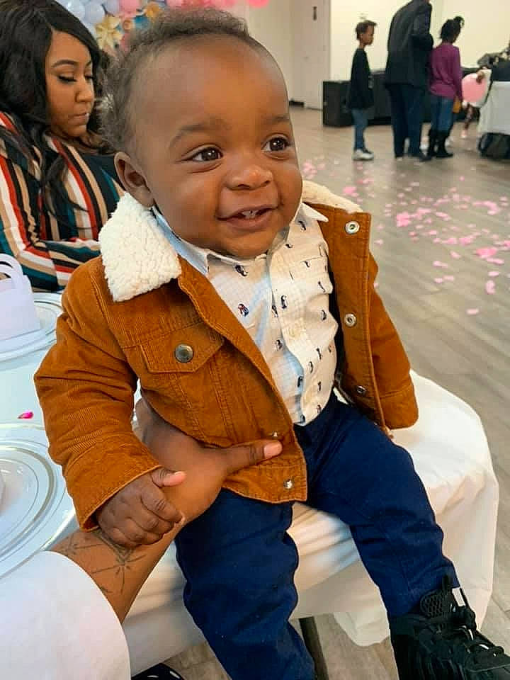 Xyari is registered to the contest to win money with this photo: baby, button, child, dishware, eye, face, head, human_body, joy, lap, leg, mouth, nose, person, toddler, under_exposed