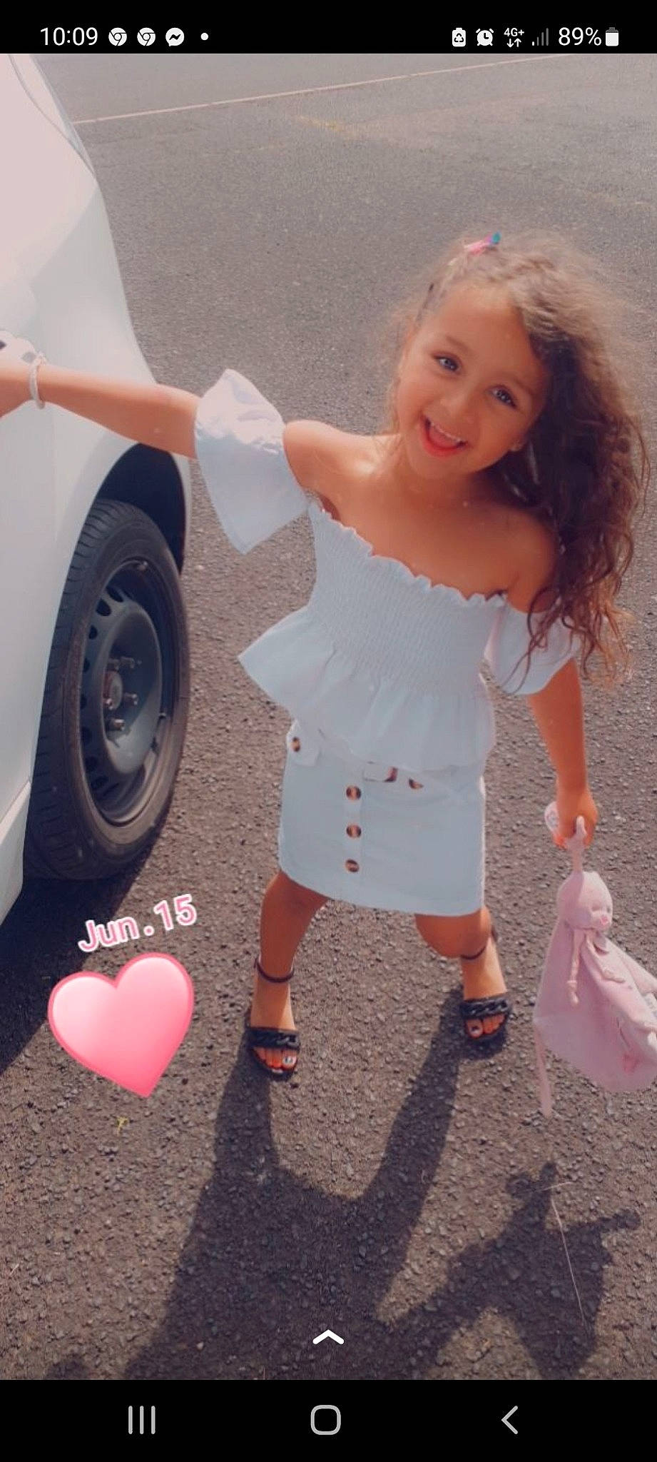 Thenessy a rejoint le concours — aidez-le/la à gagner de superbes lots ! automotive_tire, baby_toddler_clothing, fun, happy, human_leg, joint, joy, leg, magenta, person, pink, sandal, shoe, shoulder, sleeve, smile, sneakers, tire, toddler, vehicle_door